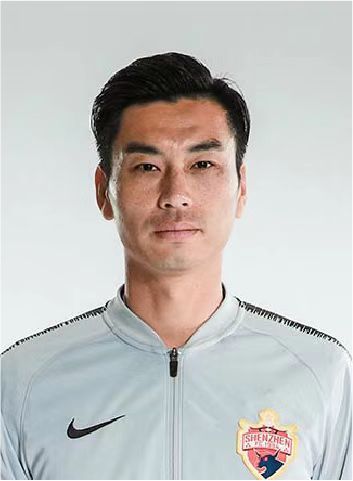 秉承着多一事不如少一事的想法，叶辰也并没有把这件事情告诉老婆萧初然。